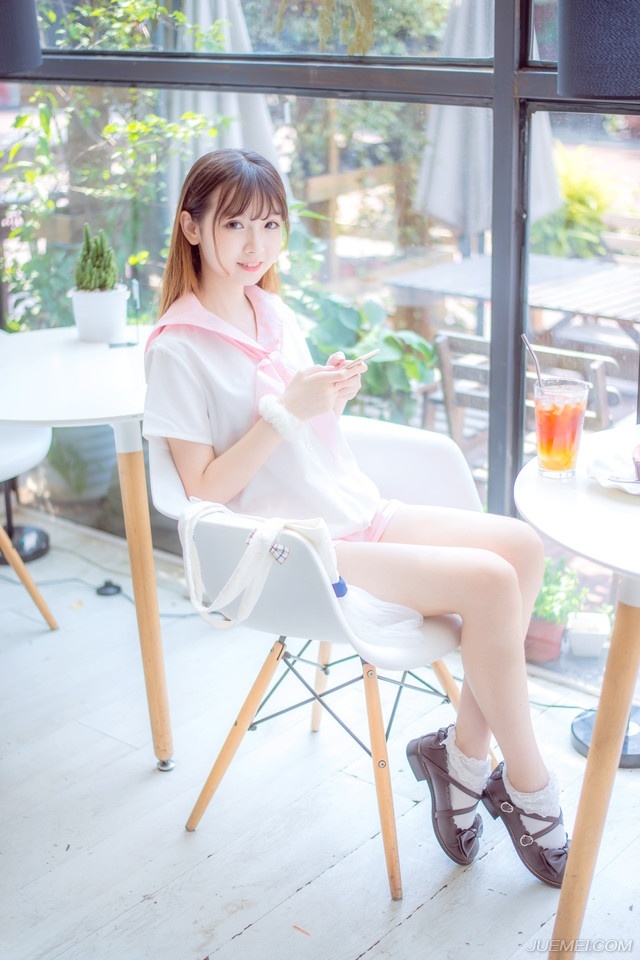 路还很长，难免心酸皱眉，但无论怎样，别松手就好。